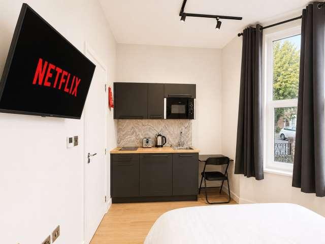 Studio for rent in Whitton, Greater London