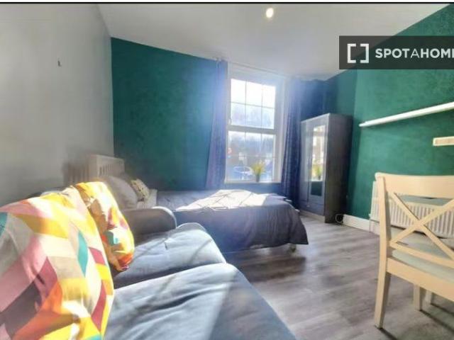 Studio to rent in Bluebell, North Tipperary