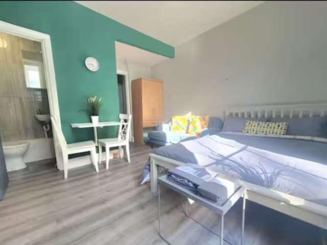 Studio to rent in Dublin 7, Bluebell