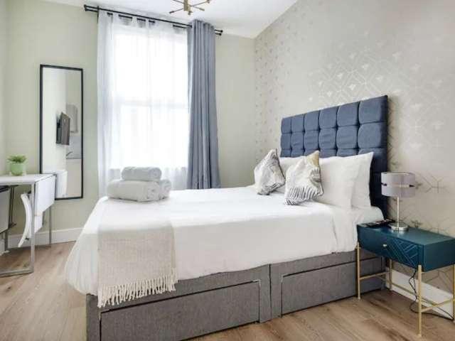 Studio for rent in Queen's Park, Greater London