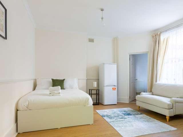Studio for rent in Earl's Court, Greater London
