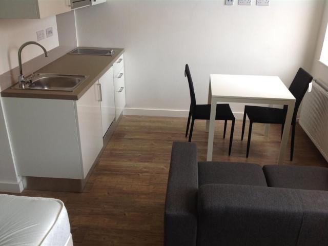 Studio for rent in Calderstones