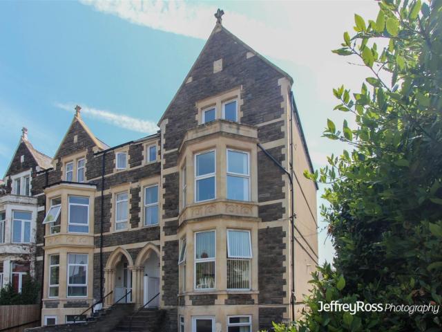 Studio for rent in Plasnewydd, Falcon Lodge