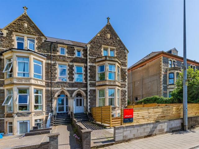 Studio for rent in Plasnewydd, Falcon Lodge