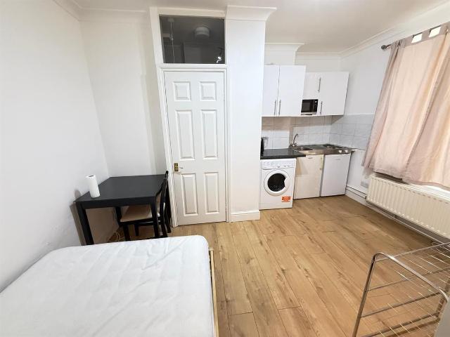 Studio for rent in Chalk Farm, Greater London
