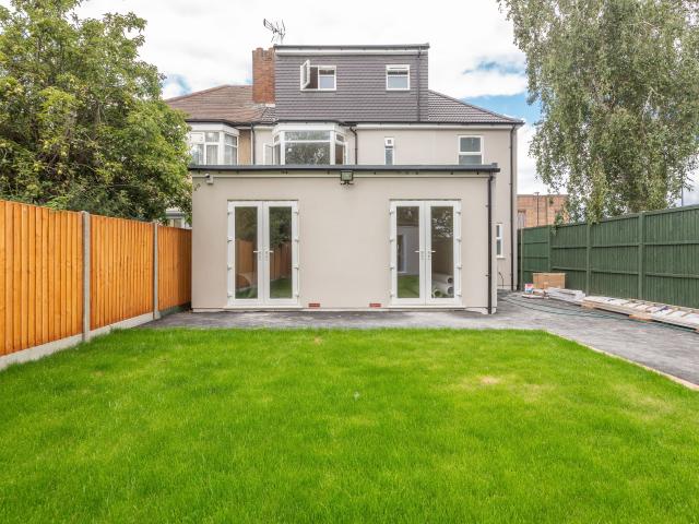 Apartment for rent in London Borough of Ealing, Greenford