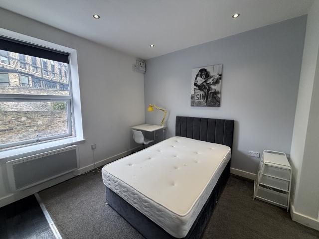 Studio for rent in Springwood, Huddersfield