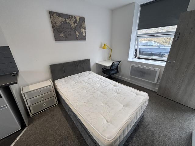 Studio for rent in Springwood, Huddersfield