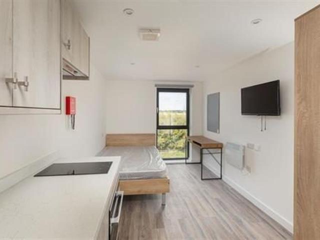 Studio for rent in St Philip's Marsh, Feckenham