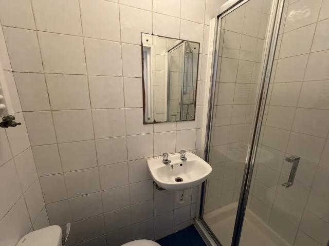 Studio for rent in Queen's Park, Greater London