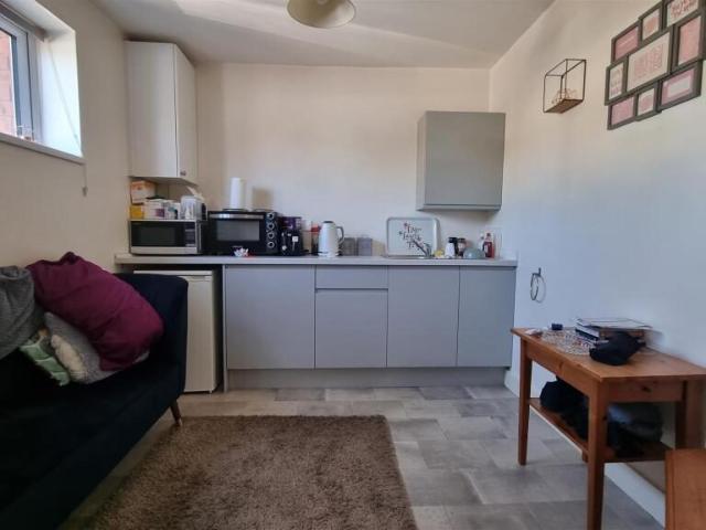 Studio for rent in Cradley Heath, West Midlands