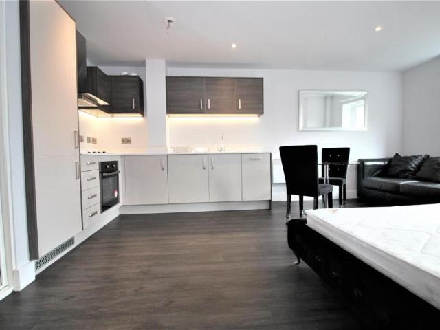 Studio for rent in St Matthew's, Old Wharf