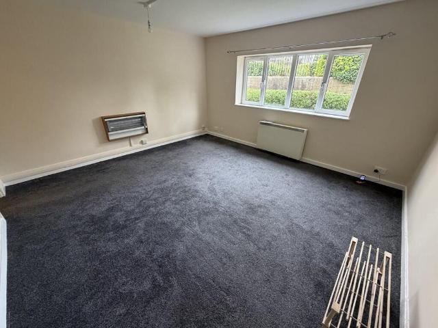 Studio for rent in Poolfields, Butterton