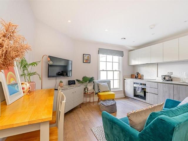 Studio for rent in Hampton Hill, Greater London