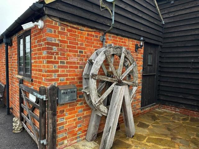 Studio for rent in Pachesham Park, Surrey