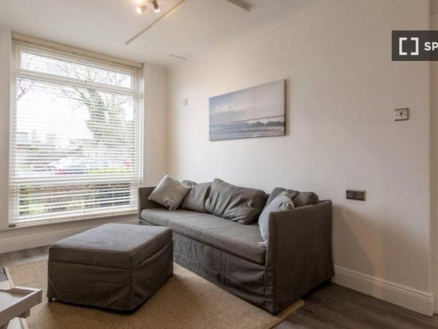 Studio to rent in Bluebell, North Tipperary