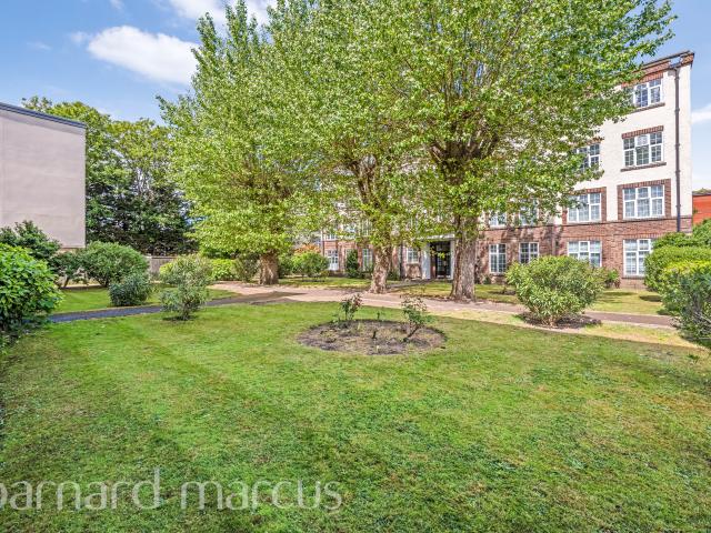 Studio for rent in London Borough of Croydon, Greater London