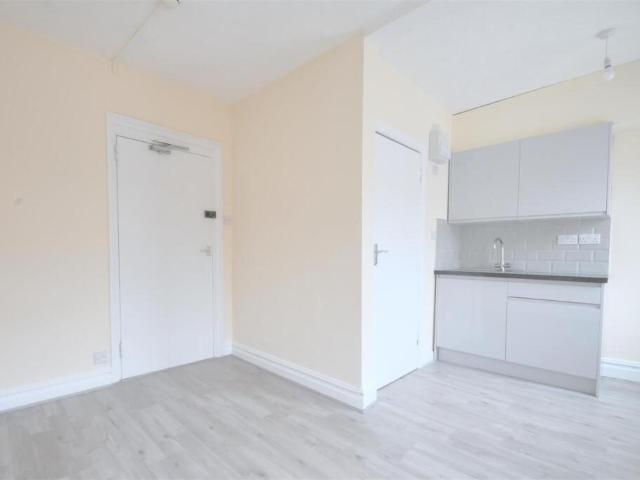 Studio for rent in The Dales, Key Street