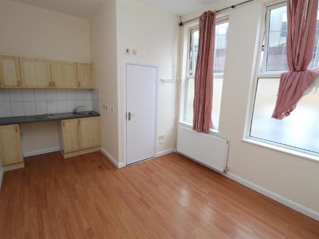 Studio for rent in The Dales, Key Street