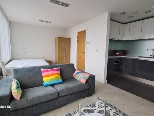 Studio for rent in Waterfront, Calderstones