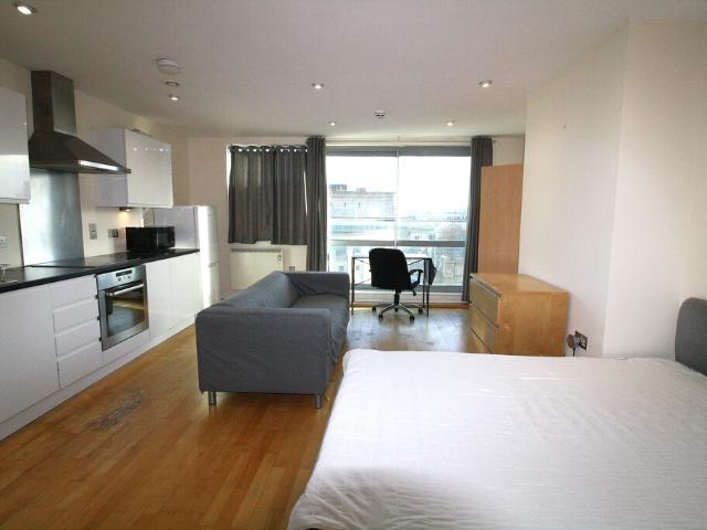 Studio for rent in Cathedral, Sheffield