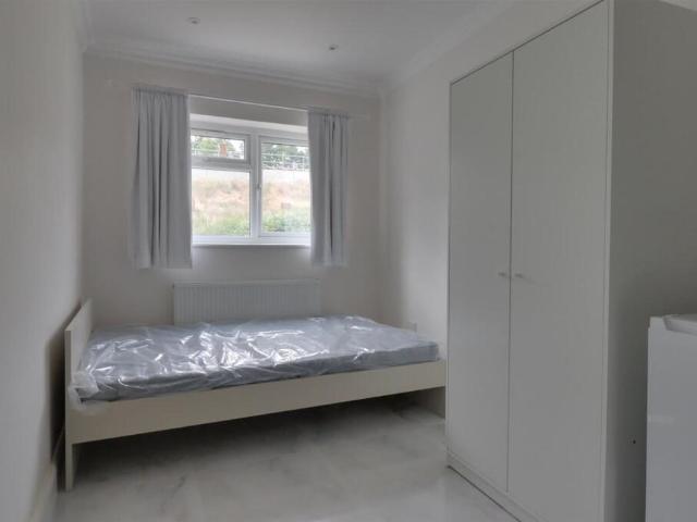 Studio for rent in London Borough of Ealing, Perivale