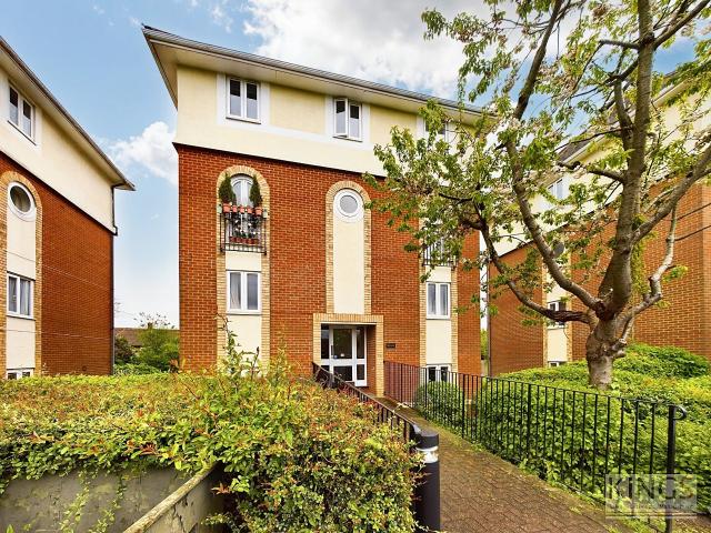 Studio for rent in Roe Green, Welwyn Hatfield