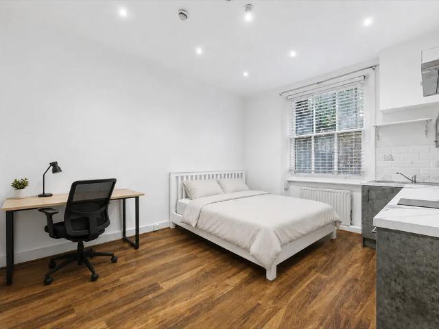 Studio for rent in Earl's Court, Greater London