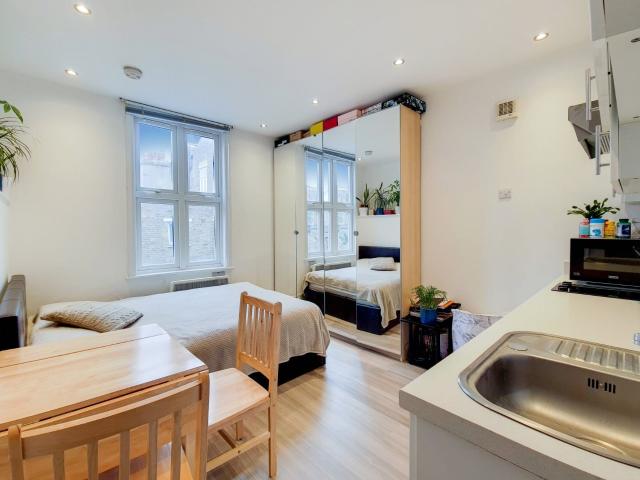 Studio for rent in West Hampstead, Isle Of Man