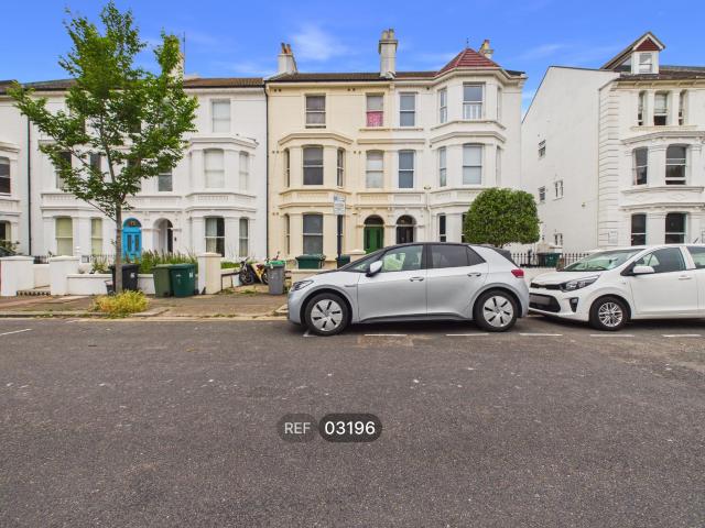 Studio for rent in Aldrington