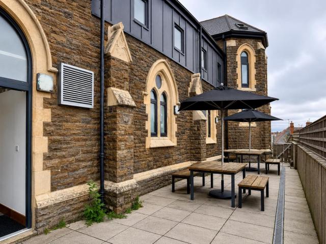 Studio for rent in The Knap, Barry