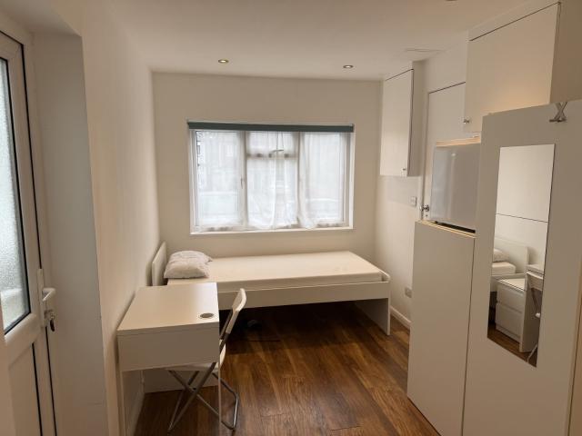 Studio for rent in Temple Fortune, Greater London