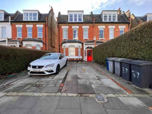 Studio for rent in Woodside Park, Greater London