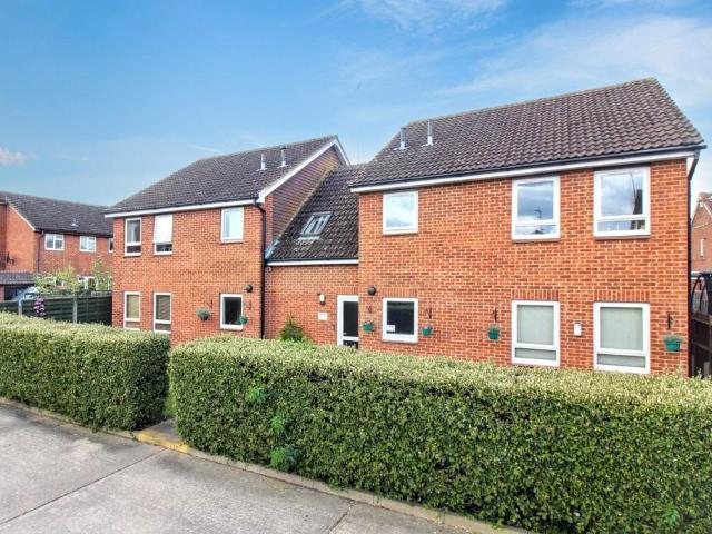 Flat for sale in Coppice, Aylesbury