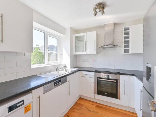 Flat for sale in Charlton Riverside, Greater London