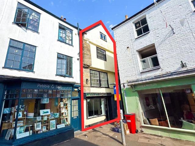 Flat for sale in Fowey, Cornwall