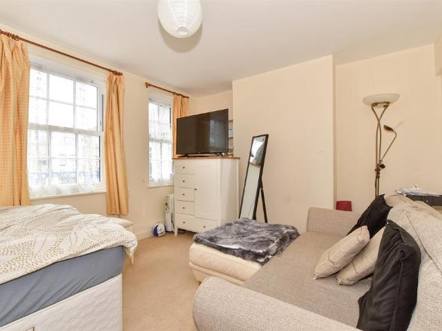 Flat for sale in Glynde, West Sussex