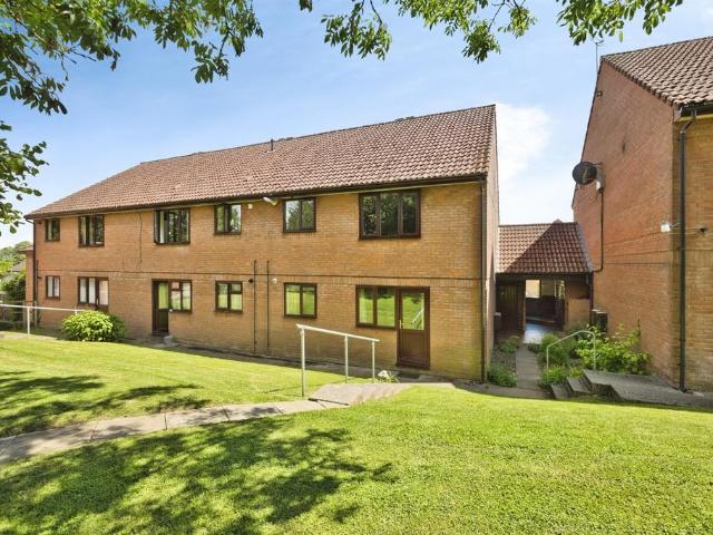 Flat for sale in Yeovil, Somerset