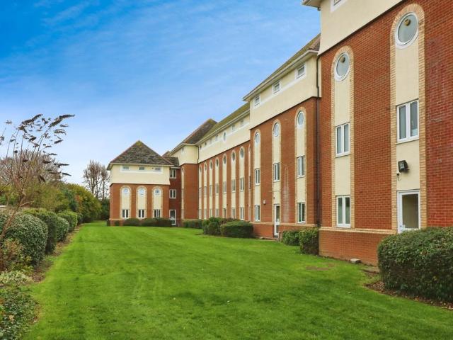 Flat for sale in Hatfield, Fretherne
