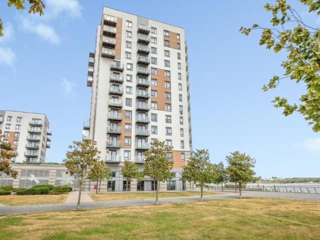 Flat for sale in Brompton, Gillingham