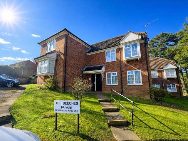 Flat for sale in Spring Park, Luton