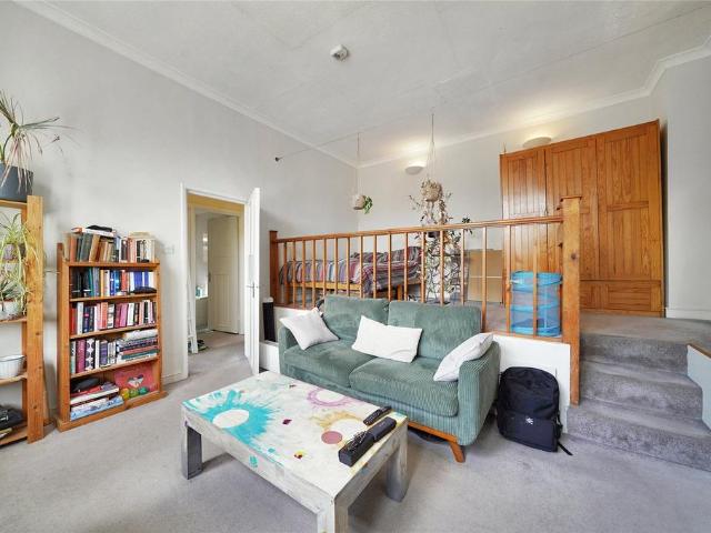 Flat for sale in Brondesbury, Greater London