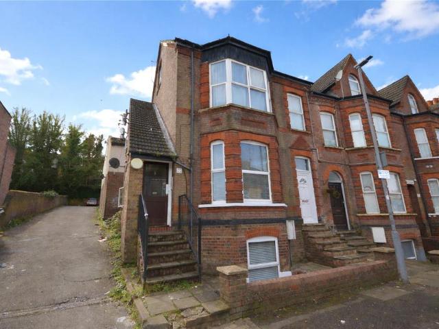 Flat for sale in Spring Park, Luton