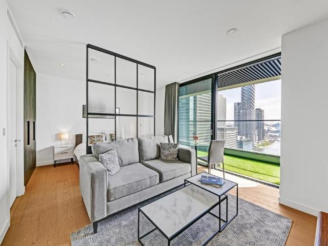 Flat for sale in Canary Wharf, Greater London