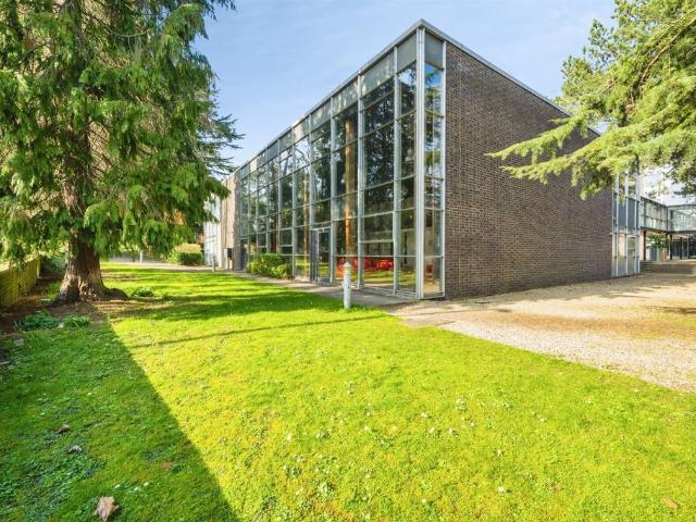 Flat for sale in St Albans