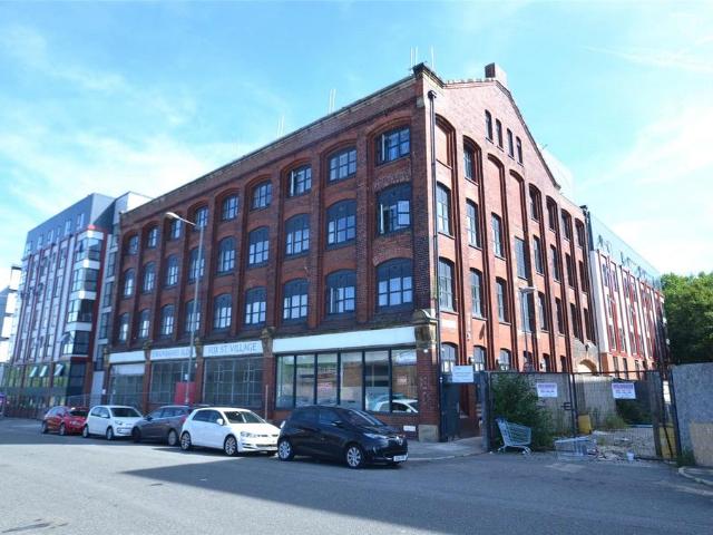 Flat for sale in Calderstones