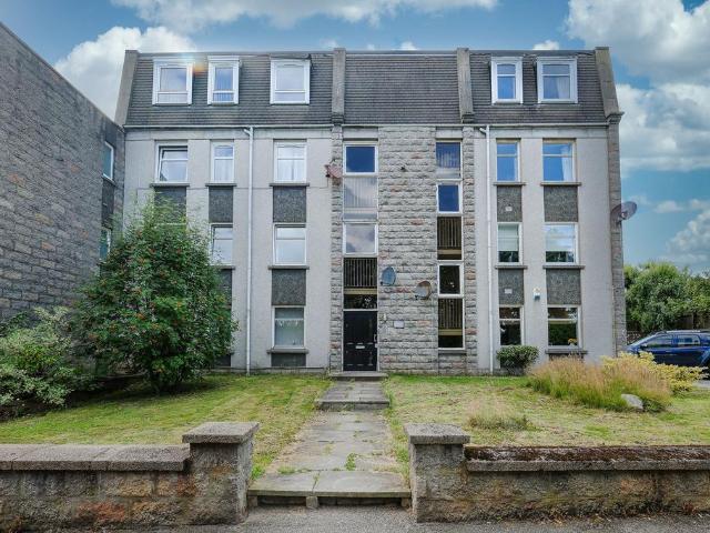 Flat for sale in Ferryhill, Ballindoch