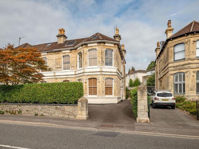 Flat for sale in Newbridge, Bath