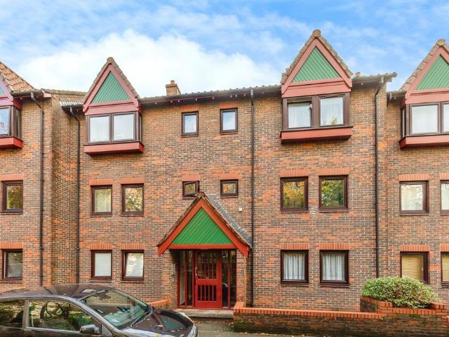 Flat for sale in Hotwells, Feckenham