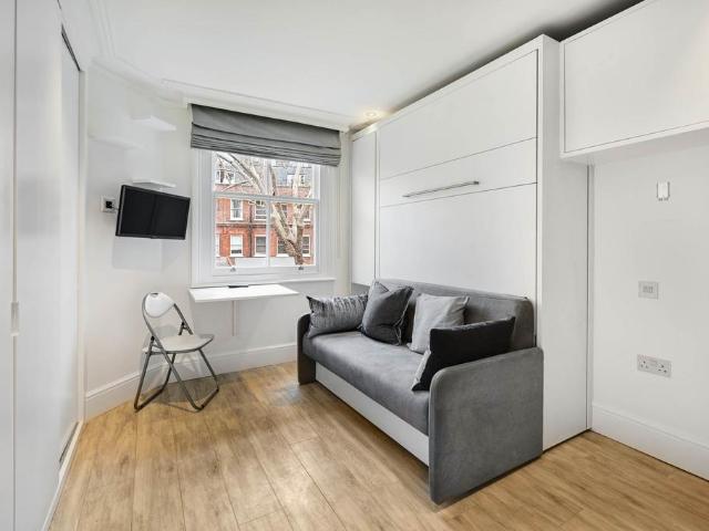 Flat for sale in Chelsea, Greater London